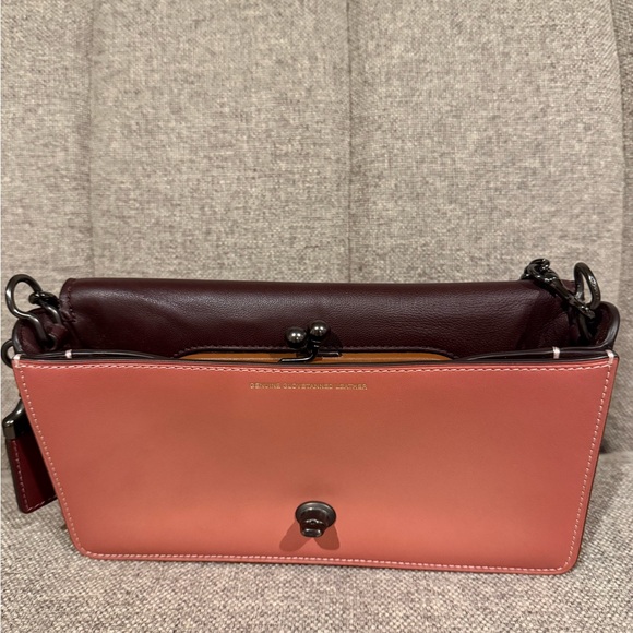 Coach Dinky Bag - maximize versatility with two chains included! - Picture 6 of 11